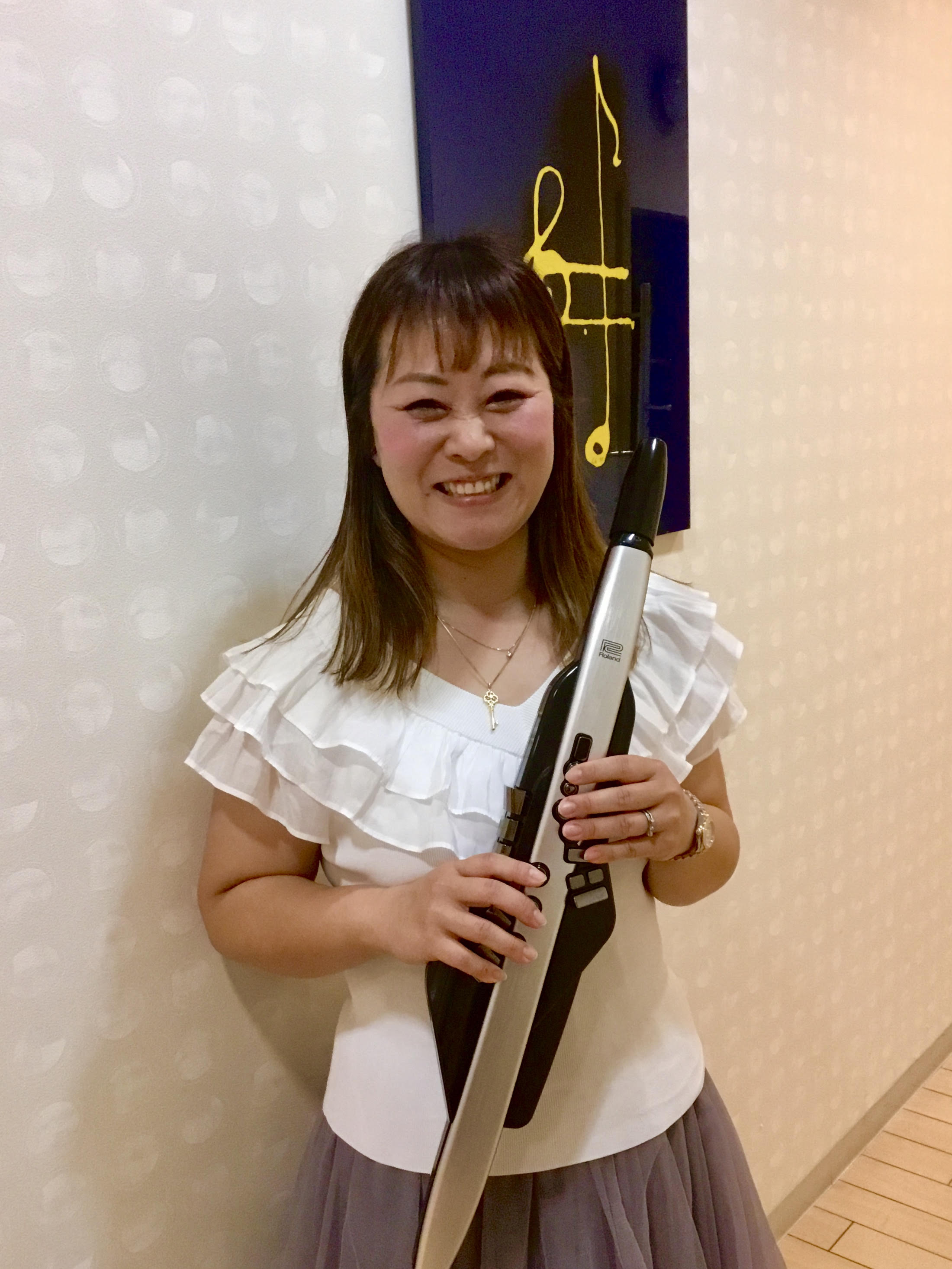杉本　明日見（すぎもと　あすみ）　担当曜日：木曜日 CONTENTS講師プロフィールデジタル管楽器コース概要講師へのインタビュー講師からのコメントお問合せ講師プロフィール 11歳よりサクソフォーンを始める。2003年三木楽器主催ソロ・コンテスト　金賞・三木楽器賞受賞。2008年大阪音楽大学器楽科サク […]