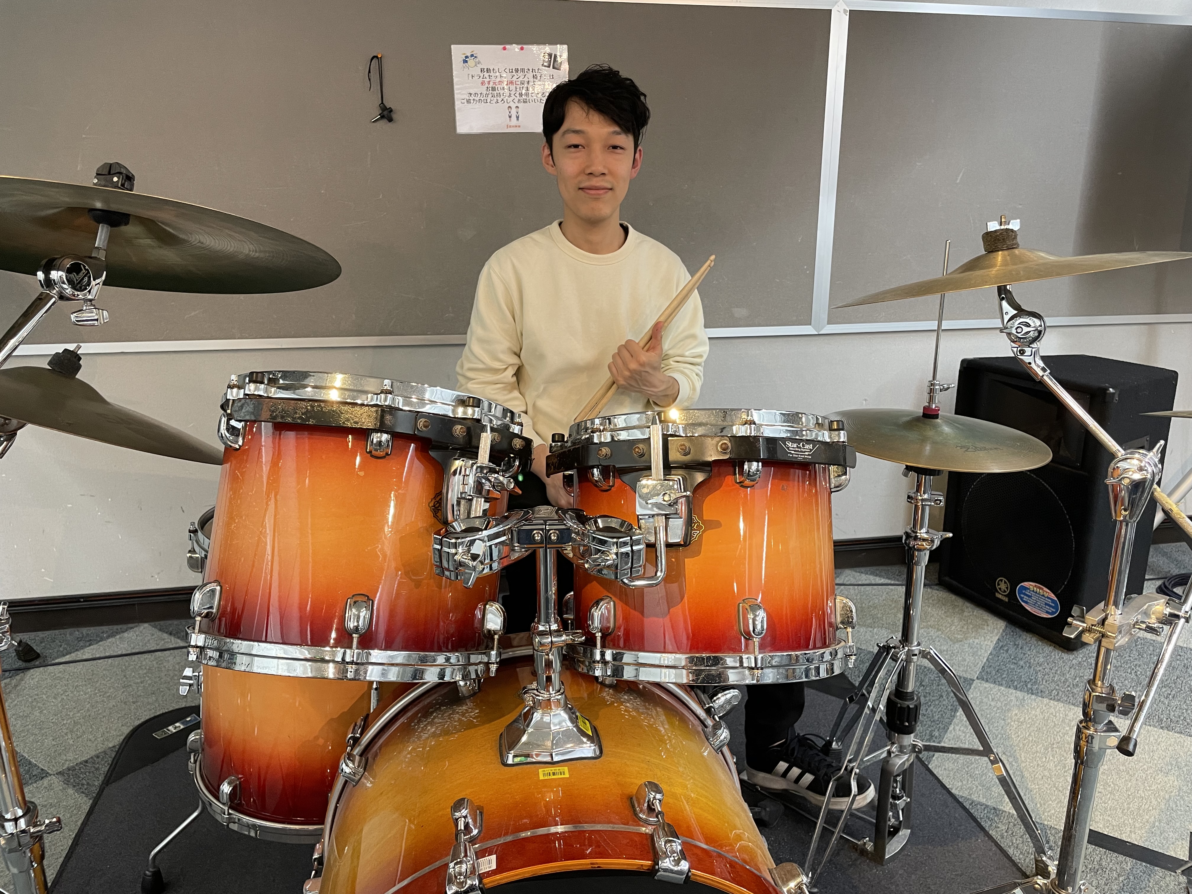 CONTENTS平川先生本人について聞いてみたレッスンについて聞いてみた体験レッスン随時受付中！ドラム関係オススメ記事各種音楽教室関係リンク先平川先生本人について聞いてみた ・先生がドラムを始めたきっかけはなんですか 小学校の合奏で小太鼓を叩いたときに夢中になり、中学校で吹奏楽部へ入部してドラムを始 […]