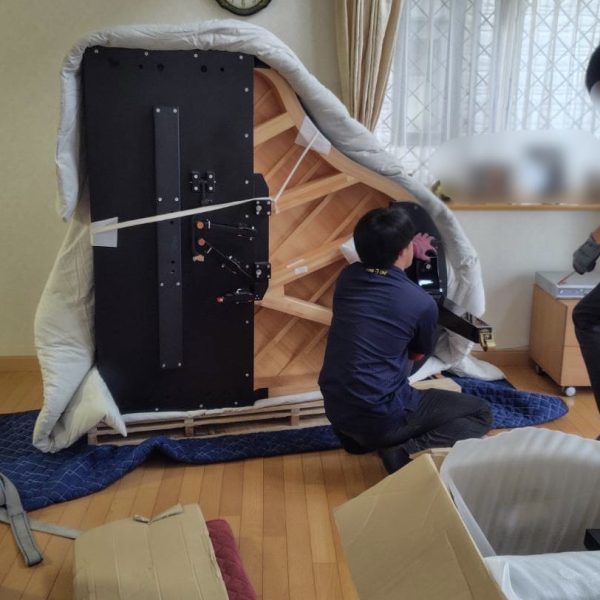 1本ずつ脚を付けていきます