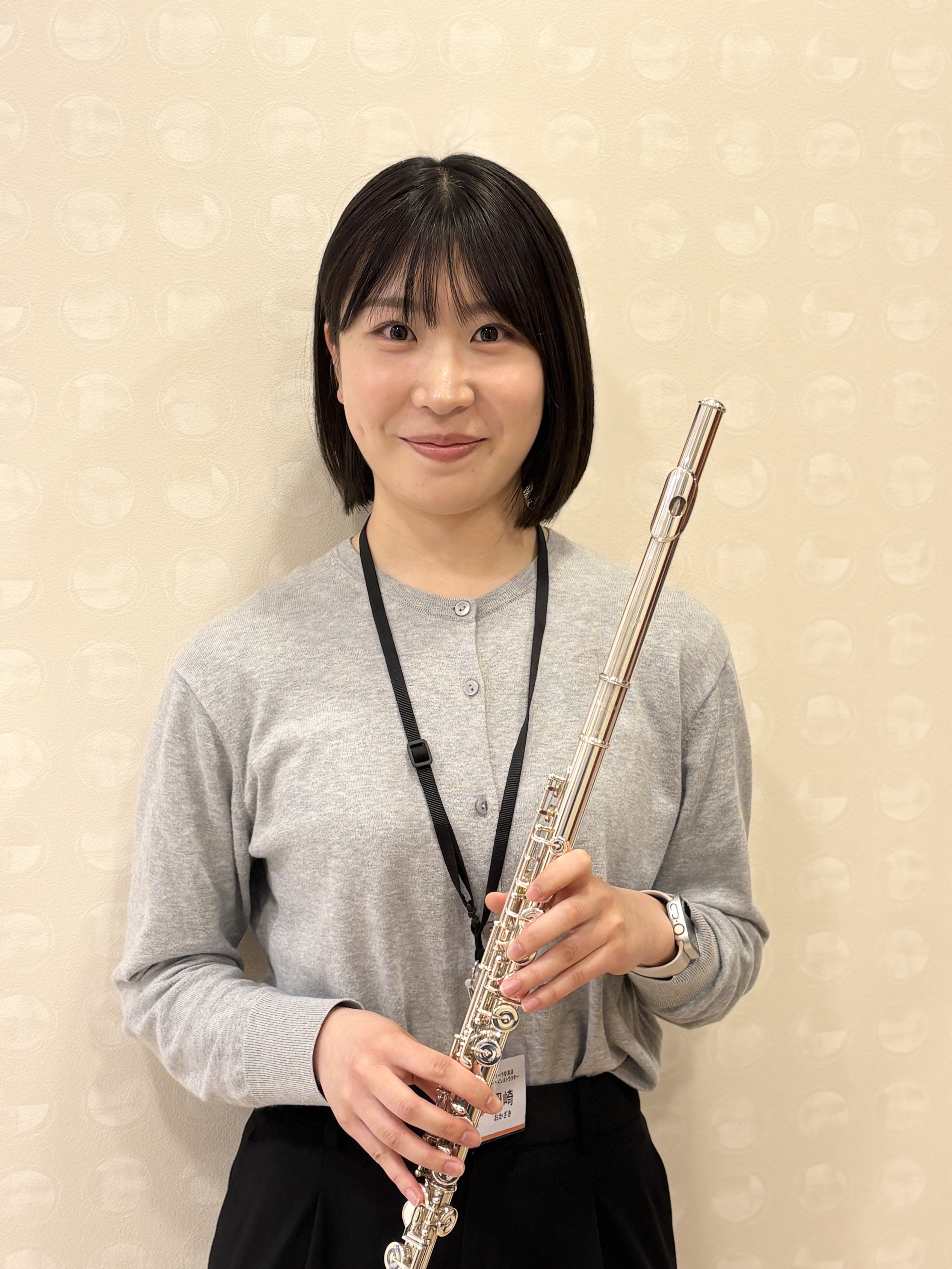 フルートインストラクター岡崎 碧(おかざき あおい)
