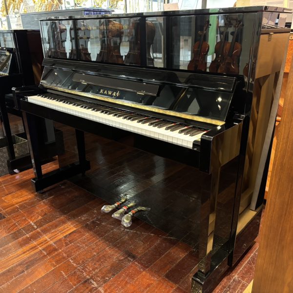 KAWAI　中古K25　外装アウトレット品の為　￥297,000