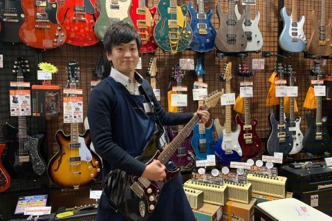 スタッフ写真 エレキギター・アコースティックギター 小林