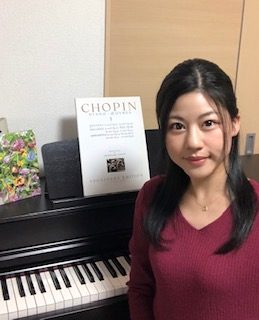 スタッフ写真 ピアノインストラクター 城谷