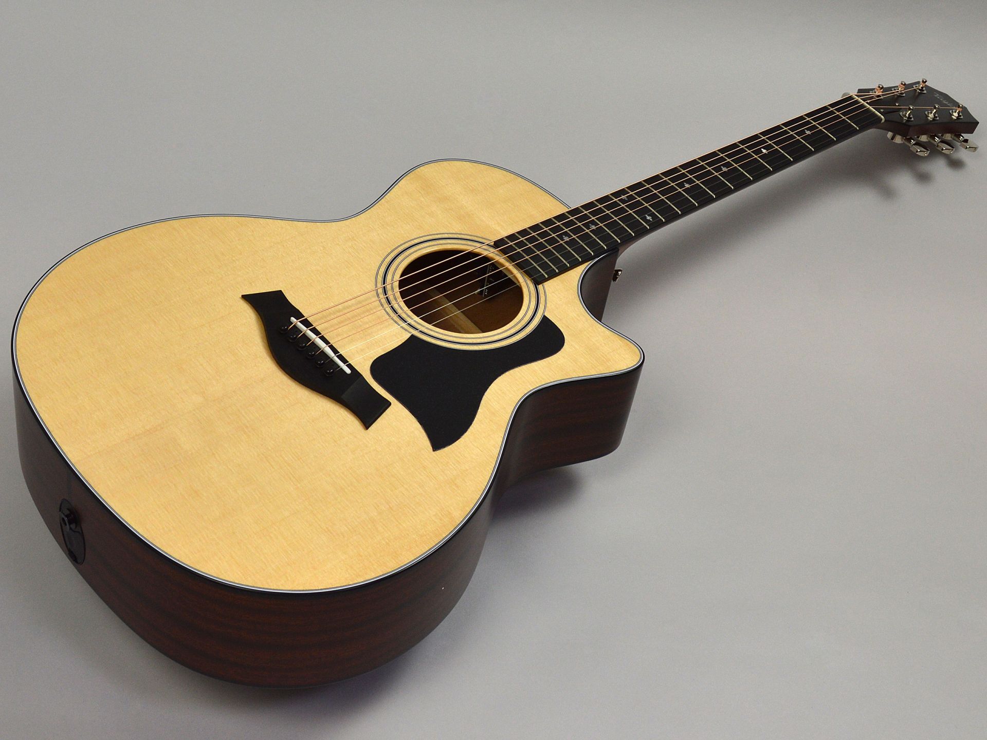 【アコーステックギター】Taylorのエレアコがお求め安くなりました！