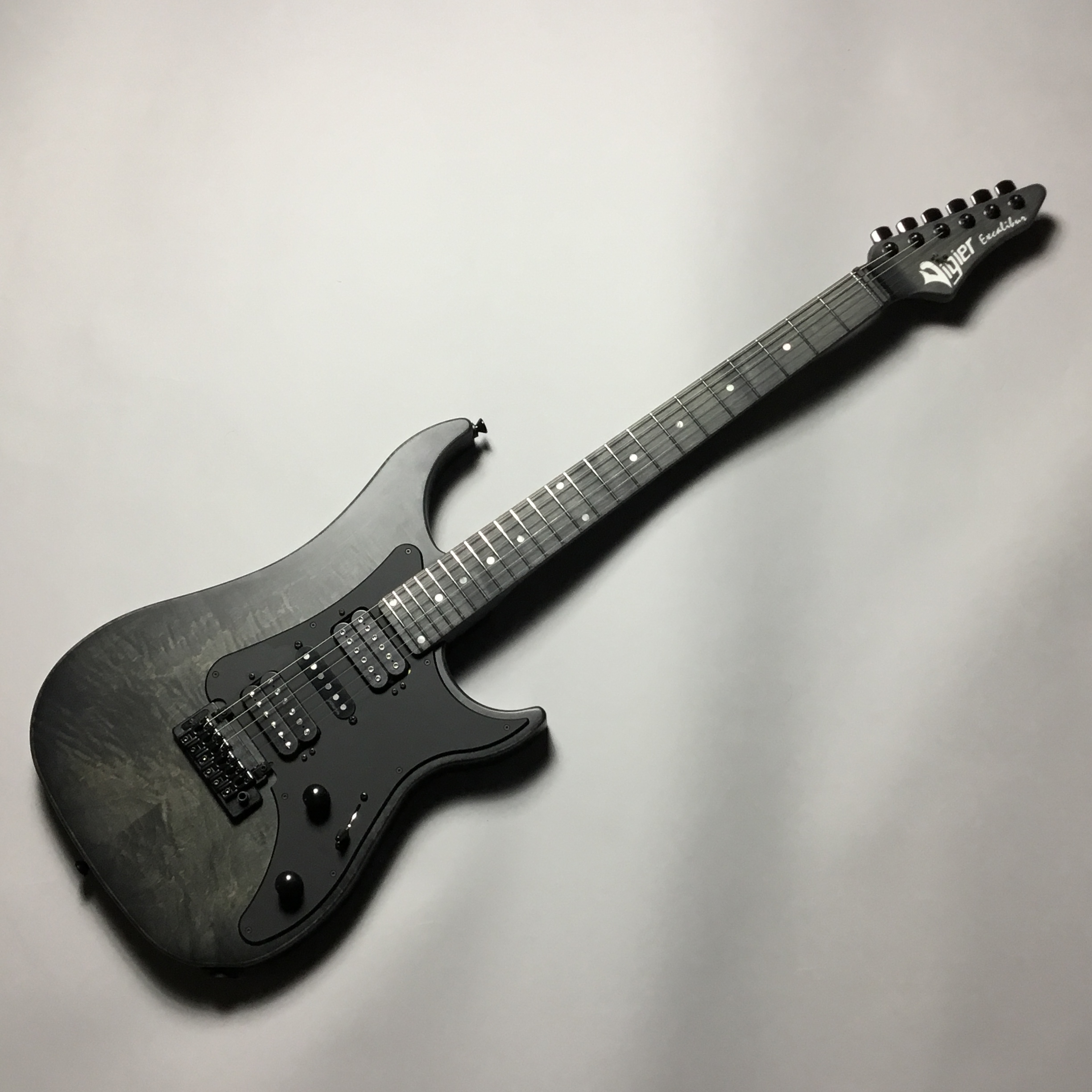 Vigier guitarが期間限定展示で入荷しました！