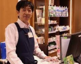 スタッフ写真 店長 小松