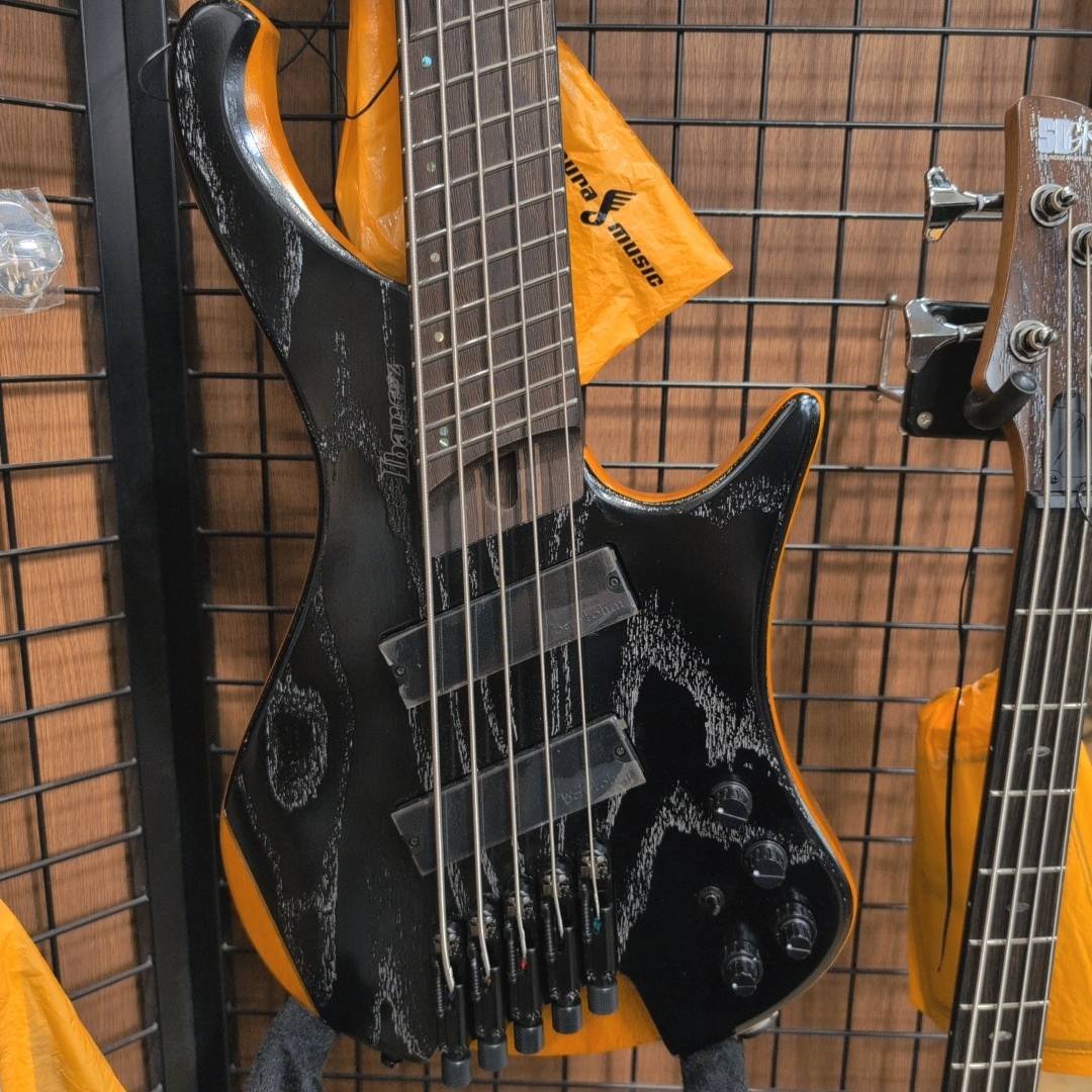 エレキベースIbanez EHB1135MS