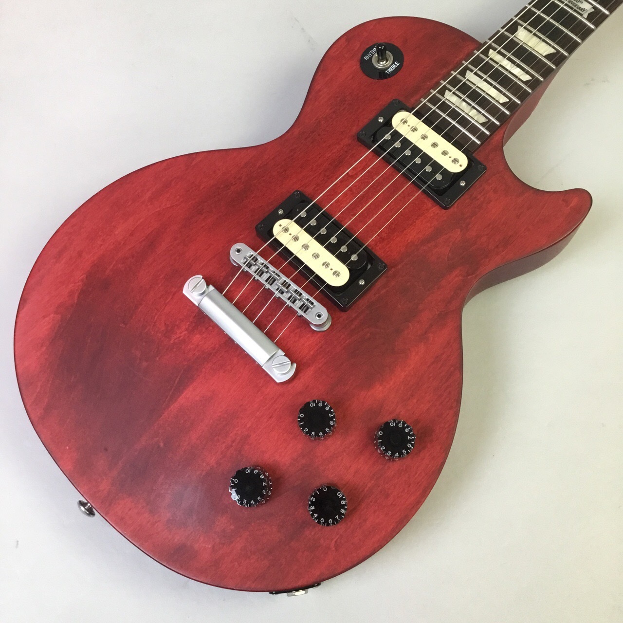 *良質なヴィンテージサウンドが特徴 *Gibson『LPJ 2014』が当店に入荷しました！ 店頭で実際にお試しいただけます。]]ぜひお気軽にご来店ください！ |*ブランド|*型名|*付属品|*店舗商品コード| |Gibson|LPJ 2014|ソフトケース|2500000884818| **特徴  […]