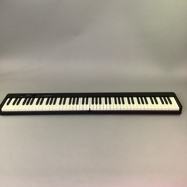 BORA SBX20<br />
島村楽器オリジナル　88鍵盤 折りたたみ電子ピアノ<br />
<br />
【付属品】<br />
キャリングバッグ<br />
譜面台<br />
充電アダプター<br />
USBケーブル<br />
鍵盤シール<br />
取扱説明書<br />
ペダル<br />
イヤホン<br />
<br />
【特徴】<br />
SBX20はピアノと同じフルサイズ88鍵盤・強弱表現ができる鍵盤搭載なのに、折りたたみ式でコンパクト設計！<br />
置く場所に困らないうえに、本格演奏や持ち運んで色々な場所で披露することも出来ちゃいます♪<br />
<br />
【状態】<br />
開封済み、未使用品。<br />
動作確認の為、鍵盤のラミネートフィルムは剥がしてあります。<br />
<br />
【保証】<br />
3ヶ月