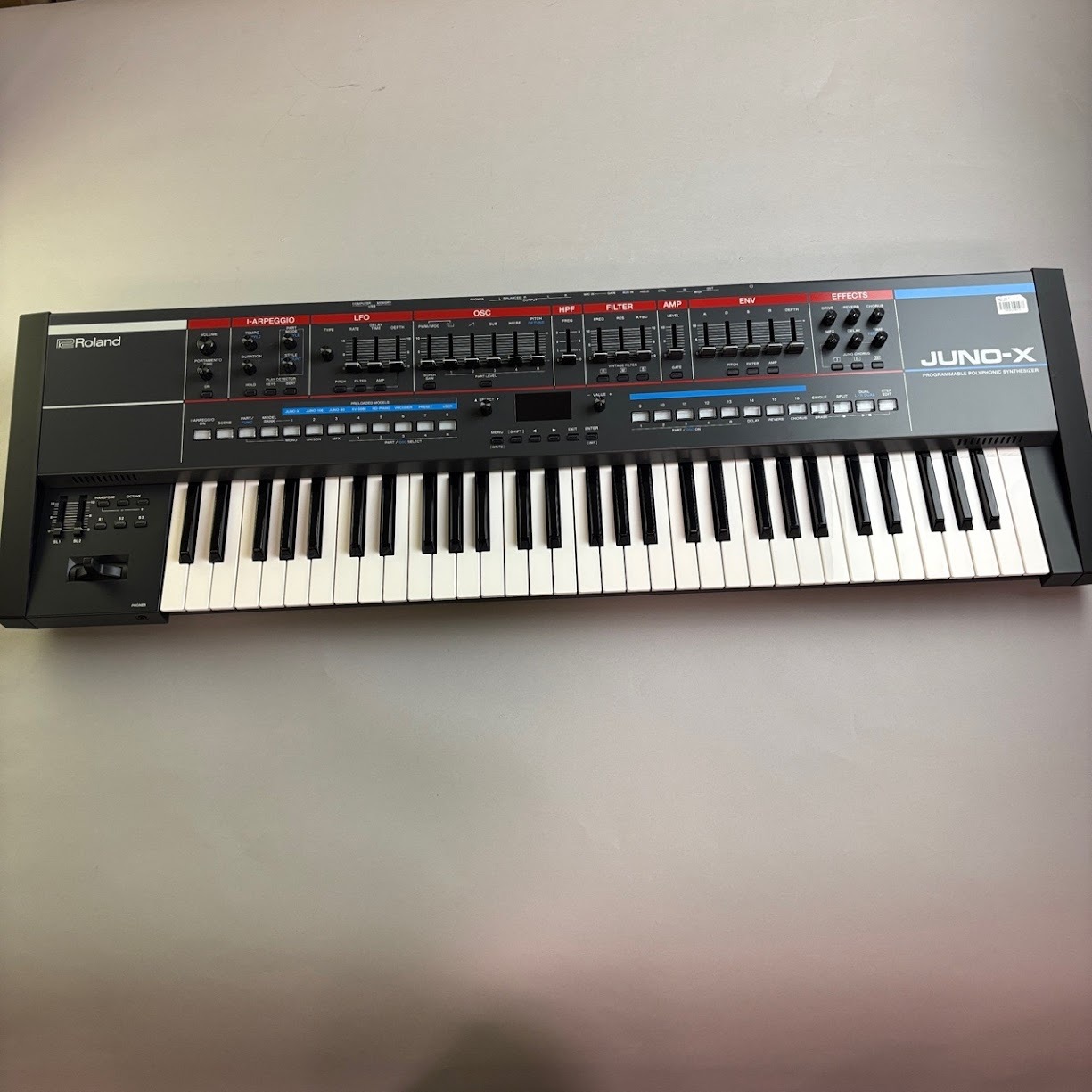 シンセサイザーRoland JUNO-X