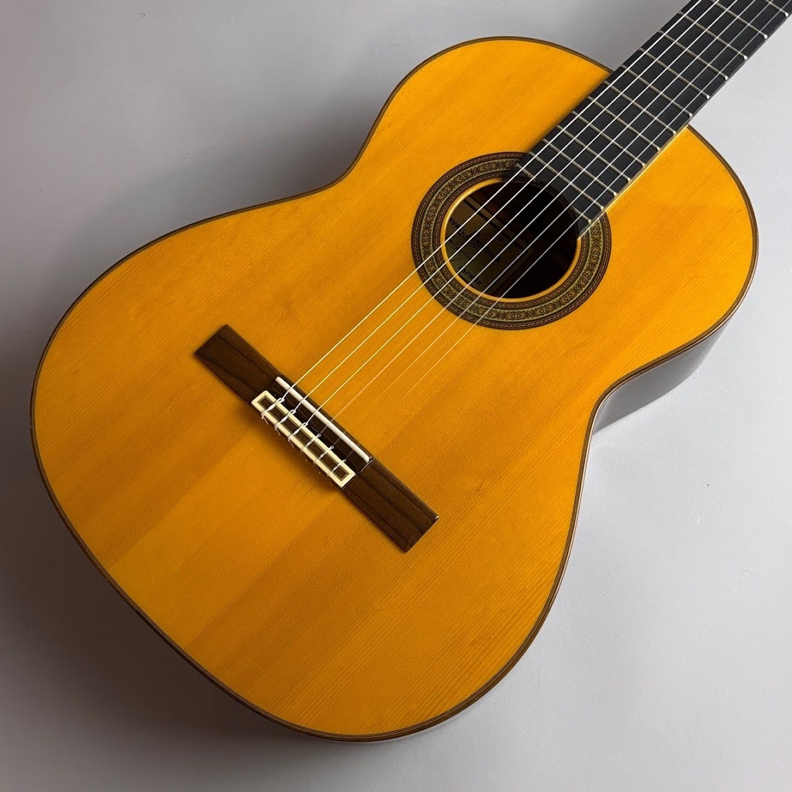 クラシックギターRaimundo 150S