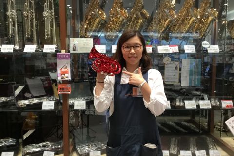 スタッフ写真 ファンシー、オカリナ、教育楽器 早坂