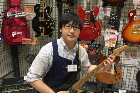 スタッフ写真 ギターアドバイザー ベース、エフェクター、ギターパーツ、ギターエイド、ドラム 泰樂