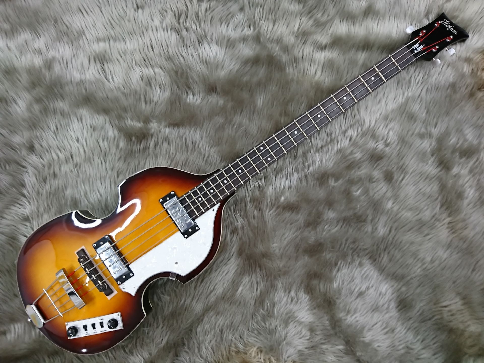 へフナ―・バイオリンベースとヤマハ・パシフィカ新製品が入荷！