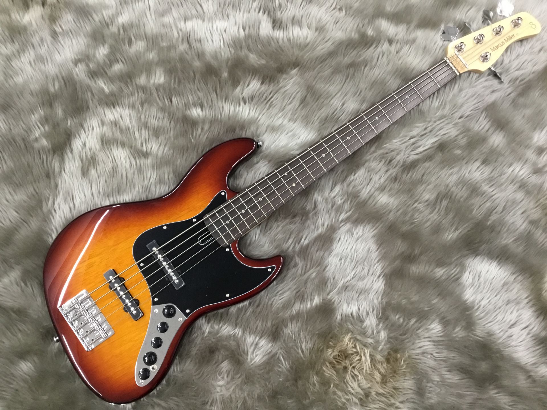 *マーカス・ミラーが製作に協力しているSire（サイアー）ベースの新製品V3が入荷！ ハイコストパフォーマンスのSireベースの新製品が島村楽器名取店に入荷しました。 マホガニーボディが特徴のV3シリーズはアクティブ・パッシブの切り替えも可能な万能ベース！ 今回は、V3シリーズ発売を記念してスワンプ […]