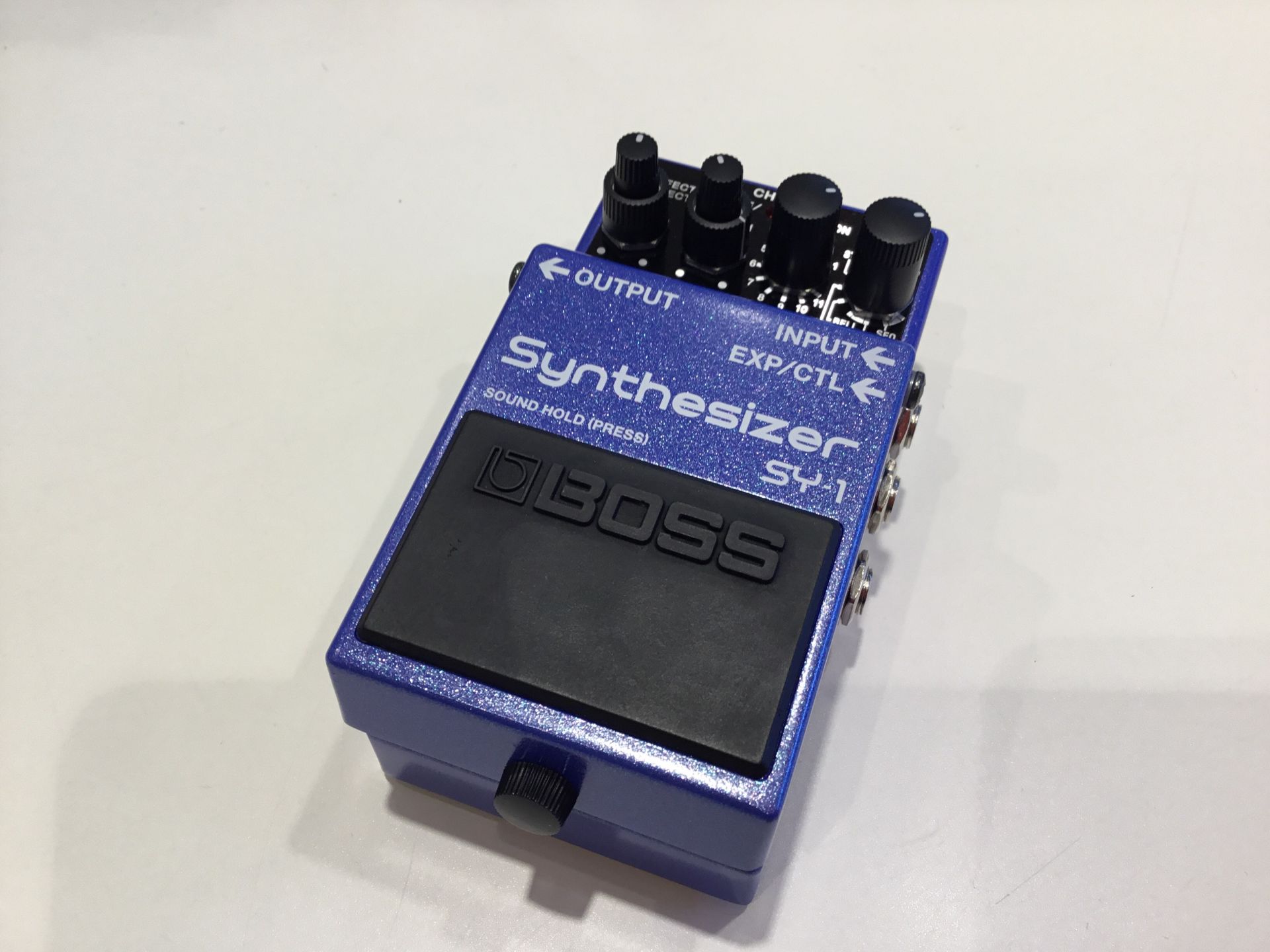 専用ピックアップ不要！BOSS『SY-1』ギター/ベースポリフォニックシンセ待望の入荷！！
