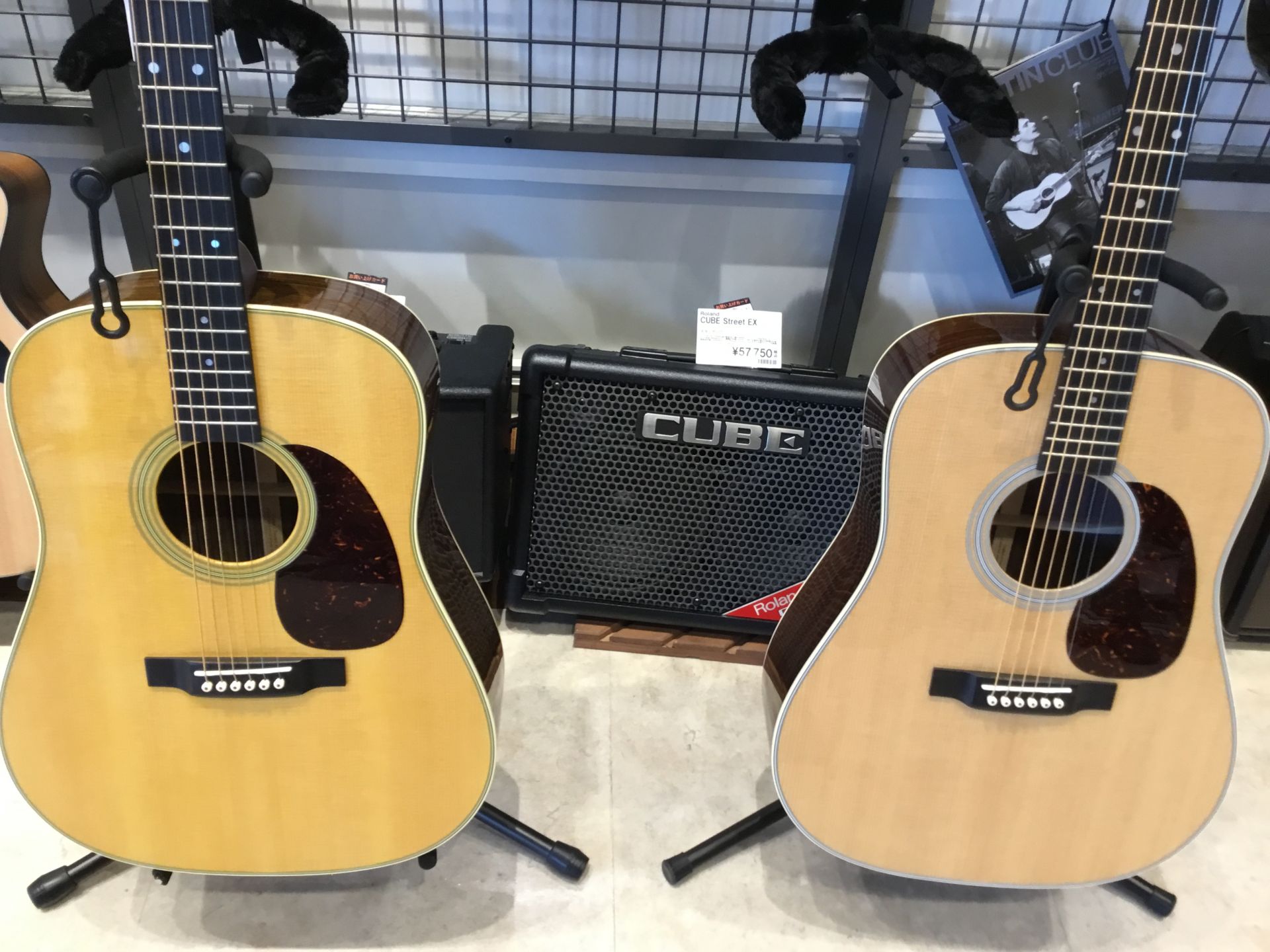 店頭に2本のMartin・D-28が・・・？いったい、なぜ？｜島村楽器 イオン