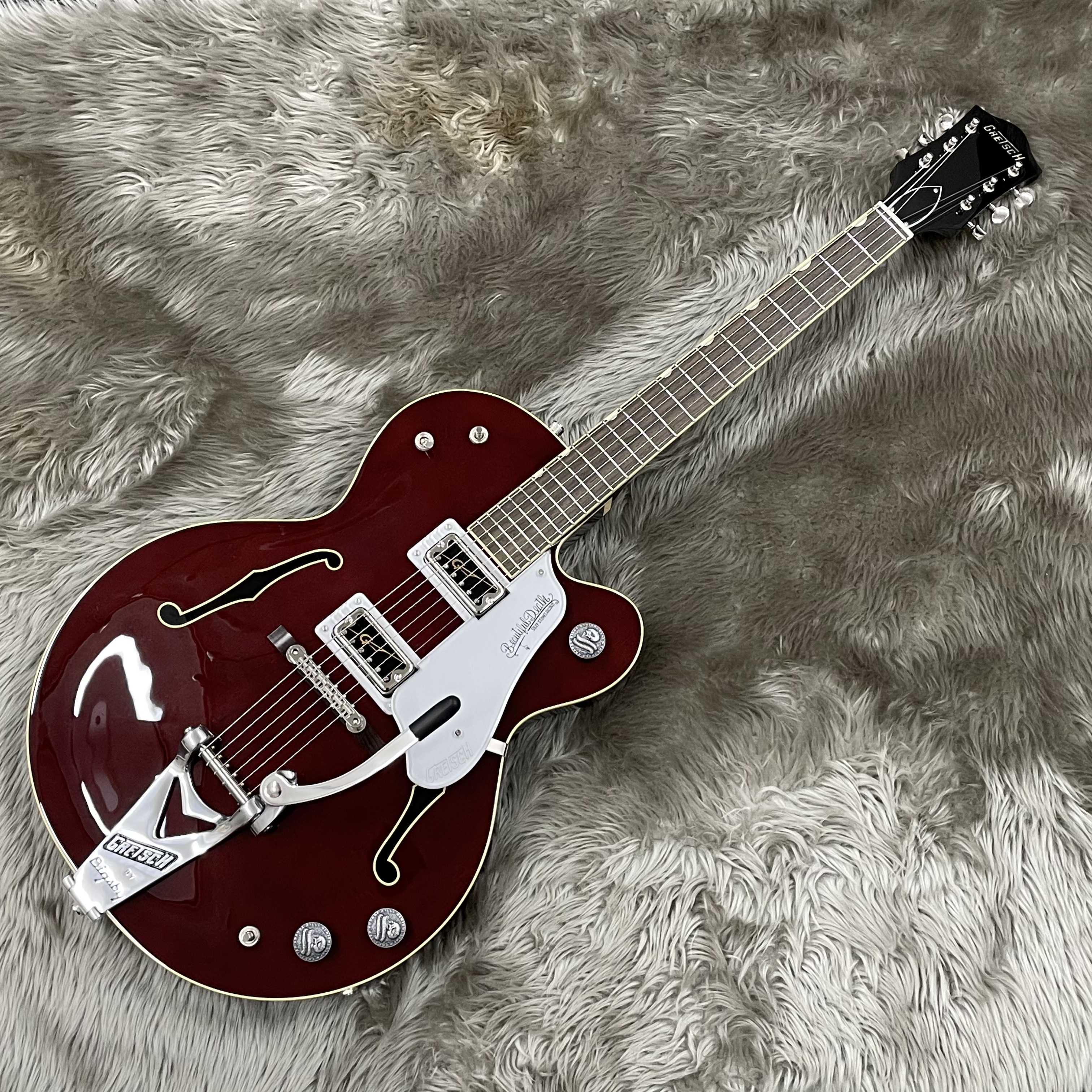 *Gretschから、長年グレッチ・テネシアンを愛用している浅井健一のシグネチャーモデル発売。 ”G6119T-65KA Kenichi Asai Signature Black Cat" "G6119T-65KA Kenichi Asai Signature Tennessee Rose"の2機種 […]