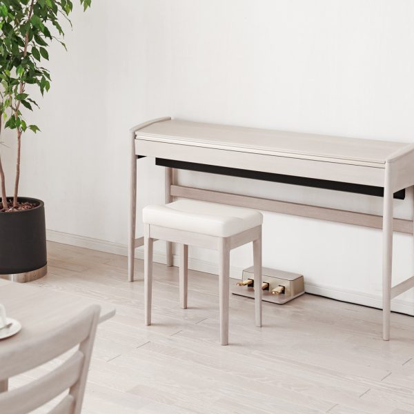 KF-10<br />
￥396,000（税込）<br />
国産家具のトップメーカー「カリモク家具」とローランドが共同開発した電子ピアノ。