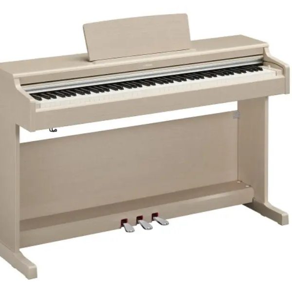YDP-165<br />
￥126,500（税込）<br />
ピアノの基本を大切に、豊かな響きと自然な弾き心地を実現。店頭にて展示中！<br />
(￥113,850円で展示品販売中！)