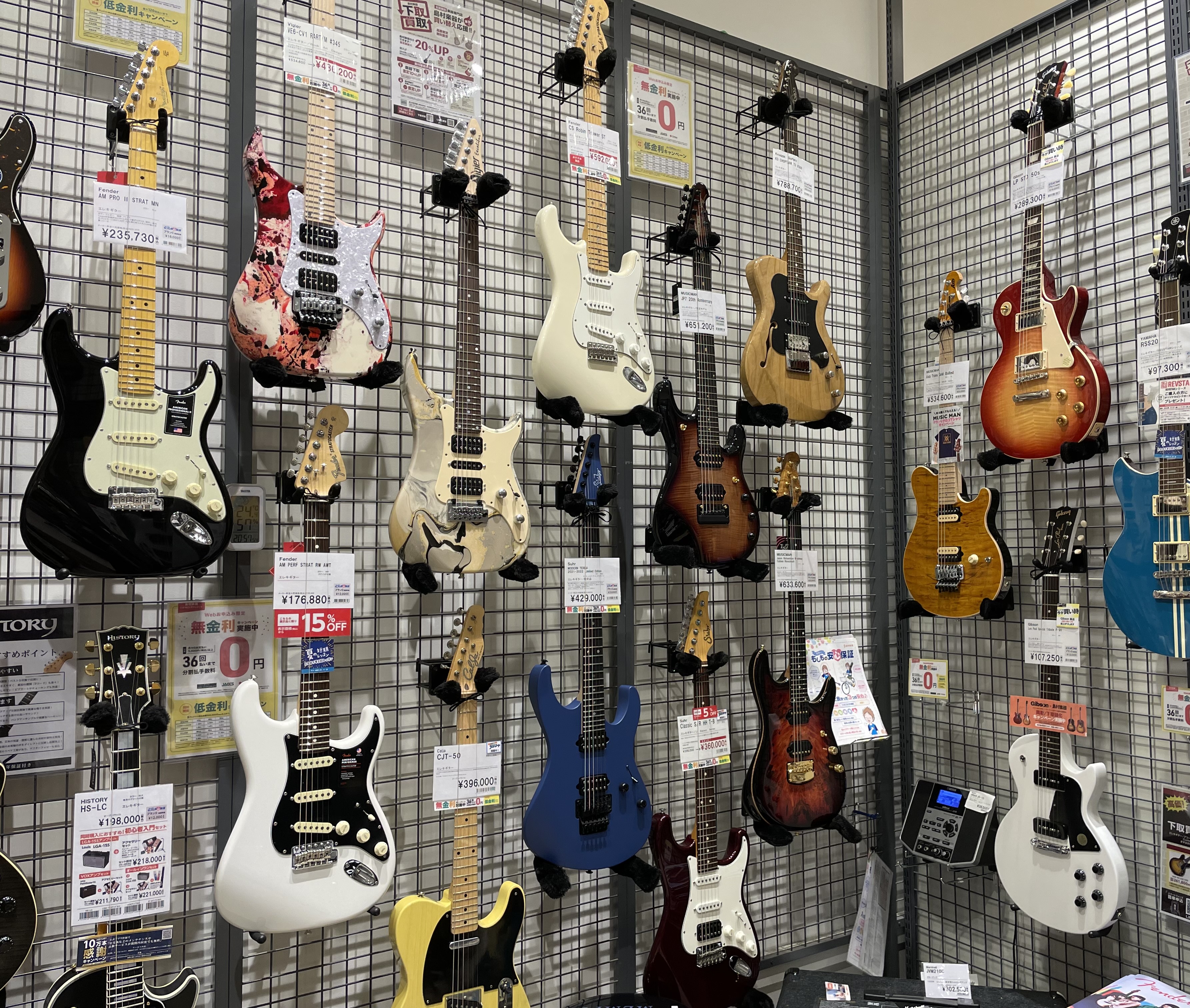 Suhr、Vigier、MUSICMANなどが勢揃い！ こんにちは！名取店エレキギター担当の伊藤です！最近は毎日暑い日が続いておりますね…私は暑さにとても弱いので、店内のギター部屋の冷房をガンガンに効かせて毎日頑張っております！とても快適な空間になっておりますので是非いらしてください(笑)そんな話は […]