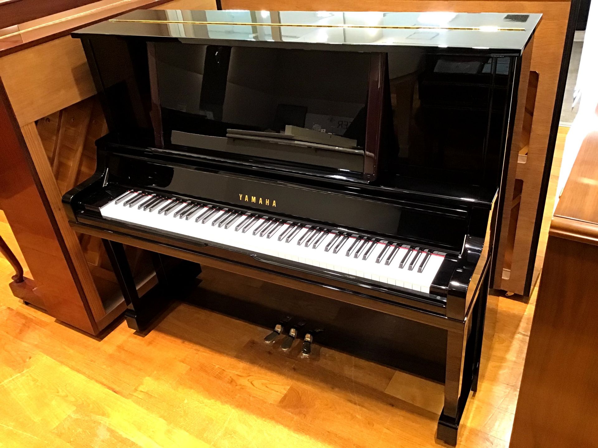 1995年製中古アップライトピアノYAMAHA　UX300