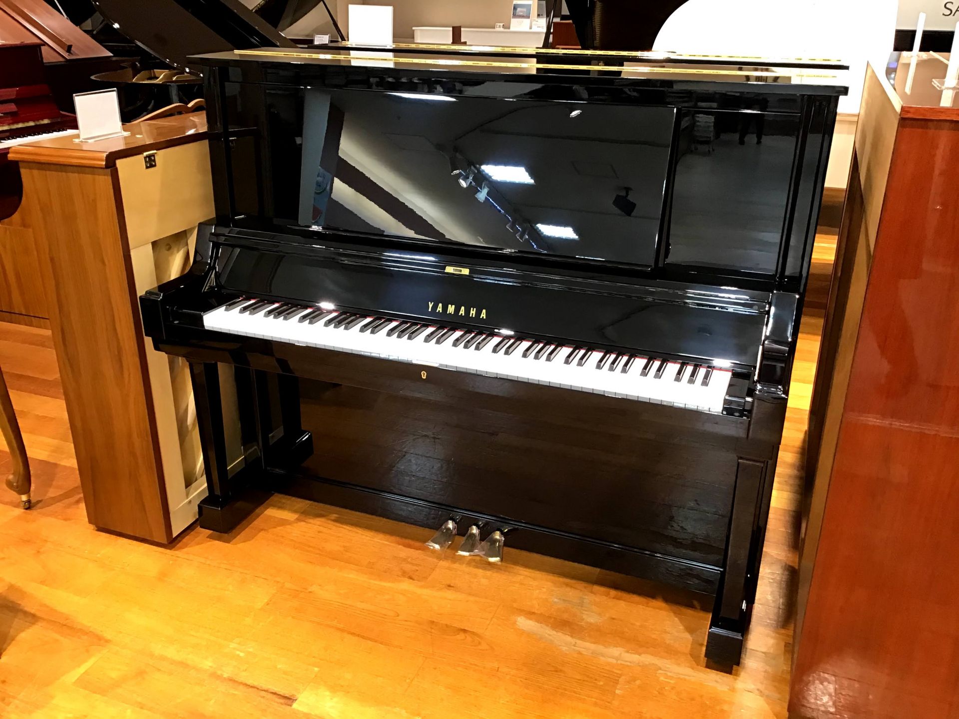 1988年製中古アップライトピアノYAMAHA UX50BL