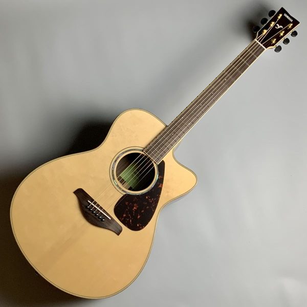 FSX875C<br />
￥ 99,550 税込<br />
<br />
YAMAHA×島村楽器のコラボレーションモデル！<br />
表板にスプルース単板、裏・側板にローズウッド単板を採用。FSシリーズ最高スペックを誇るモデルです。ピックアップを搭載し、ライブやレコーディングでも活躍します。