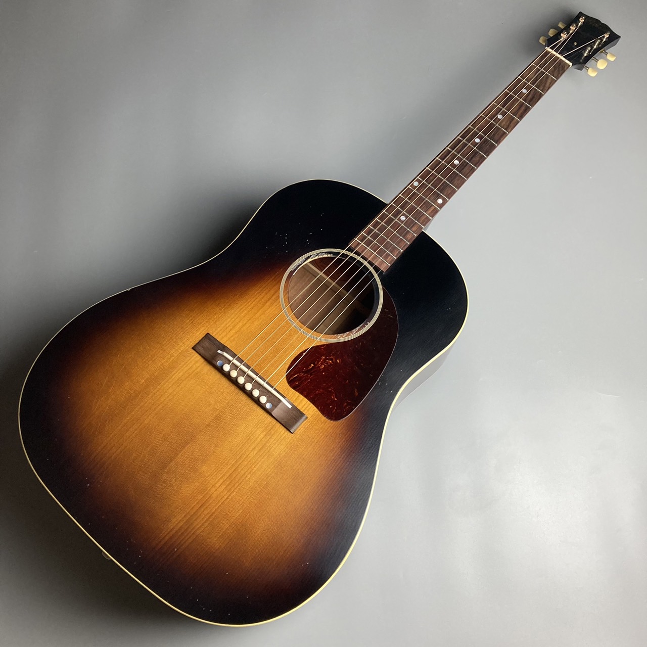 Gibson Custom Shop1942 Banner J-45 Vintage Sunburst Light Aged