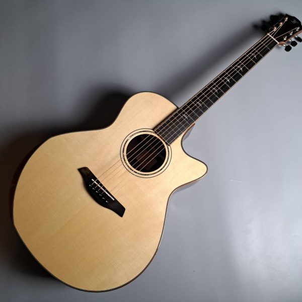 Rainbow Gc-ER Bevel Duo<br />
￥621,500(税込)<br />
最強のフィンガーピッキング向けギター。分離の良い音と美しい高音が指弾きの魅力をさらに引き出してくれます。