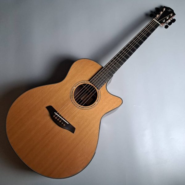 Yellow Gc-CR<br />
￥385,000(税込)<br />
フォルヒ一番人気のYellow Gc-CR！フィンガーピッキングで使いやすく、豊かな低音も魅力！2本展示で選定できます！