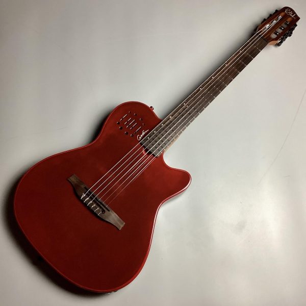 Godin Multiac Mundial Aztek Red<br />
￥ 264,000 税込<br />
Godin Double Source Customプリアンプによりアンプを通しても生音感がしっかりと楽しめる一本です！落ち着いたトーンが渋いレッドカラーモデルです！