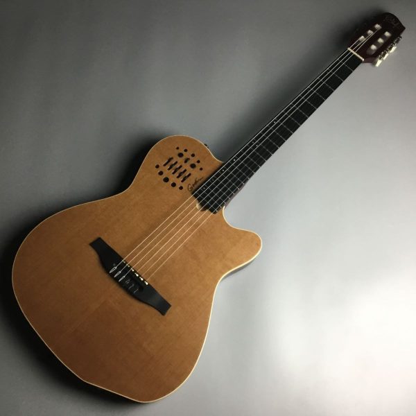 Godin ACS SLIM Nylon Natural SG<br />
￥ 352,000 税込<br />
ナット幅1.7″ (43.18 mm)の細身のネックを持つ、クラシックギターのサウンドとソリッドボディの長所を融合させギターシンセサイザーに直接アクセス可能な多彩なモデルです。
