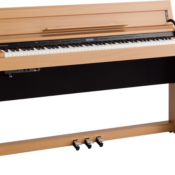 Roland DP-603<br />
カラー：NBS（ナチュラルビーチ調）<br />
<br />
通常価格￥187,000(税込)→アウトレット特価￥165,000(税込)<br />
<br />
表現力にさらに磨きをかけたスタイリッシュなデジタルピアノ。奥行きスリムで、蓋を閉めるとフラットになる人気のデザインはそのままに、ローランドの最新ピアノ技術を搭載。<br />
<br />
※未展示在庫品です。一度梱包開封済みのためアウトレット特価！