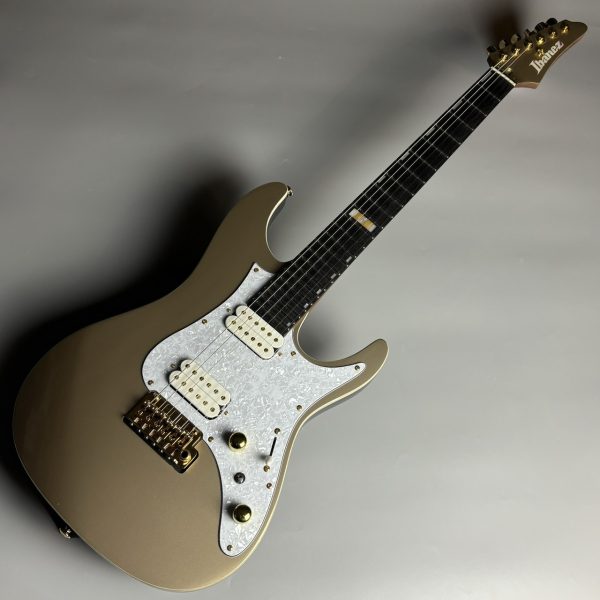 Ibanez KRYS10 Scott LePage スコット・ルペイジ シグネイチャーモデル<br />
<br />
通常販売価格￥206,300(税込)<br />
→特価価格￥182,800(税込)<br />
<br />
AZシリーズをベースにFishmanピックアップを搭載した、上品なゴールドカラーが映えるScott LePage (Polyphia)新シグネチャー・モデル！
