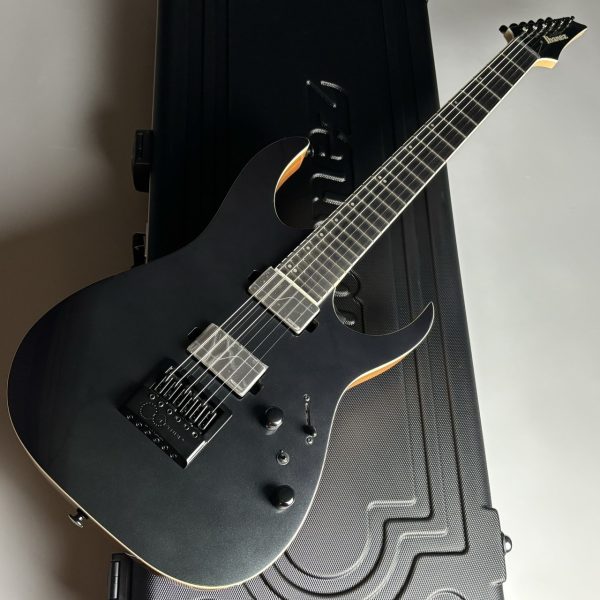 Ibanez RG5121ET<br />
<br />
通常販売価格￥363,000(税込)<br />
→特価価格￥318,000(税込)<br />
<br />
激しいチョーキングでもチューニングが狂いづらい画期的なシステム、エバーチューンブリッジを搭載したPrestigeモデル！
