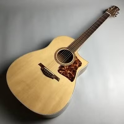 tupli #085　vesse【傷あり特価】<br />
<br />
通常販売価格￥484,000(税込)<br />
→特価価格￥387,200(税込)<br />
<br />
コードバッキングなどの歌ものの伴奏にも適したvesseのボディシェイプに希少材であるホンジュラスマホガニーをサイド＆バックに採用した特別なモデル。マホガニーのやわらかく広がりのあるサウンドにtupliの特徴である輪郭のある高音の響きが見事にマッチしています！