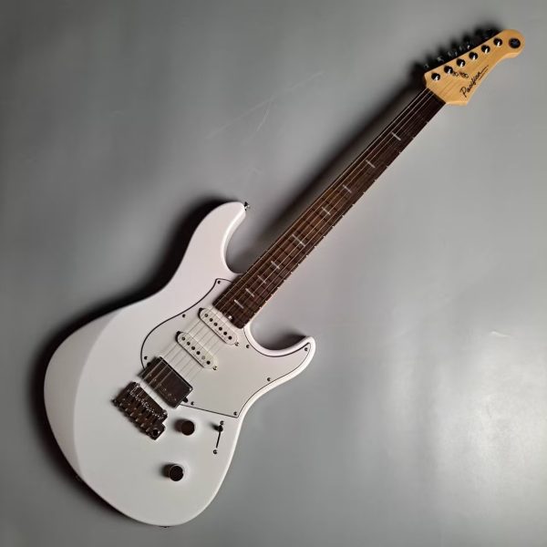 YAMAHA・PACS+12 SWH<br />
￥185,900(税込)<br />
PACS+12は音響特性を追求した新設計ボディデザイン！