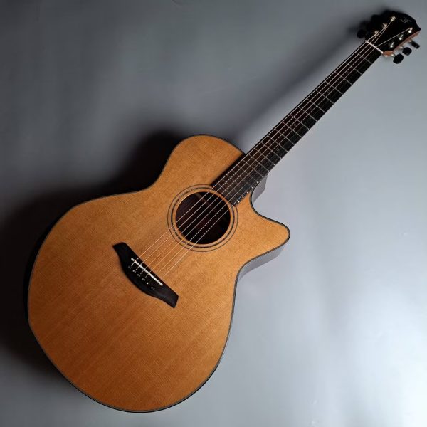 FURCH Yellow Deluxe Gc-CR<br />
￥440,000（税込）<br />
エルボーコンターがついて弾きやすいYellowDeluxe！人気のシダートップモデル！