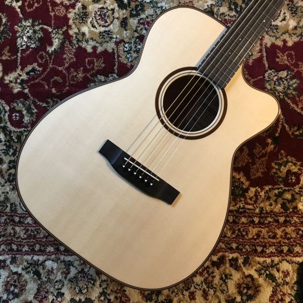 ASTURIAS Solo CTM RDG<br />
国内では珍しい「レッドガム」を使用したオーダーモデルのASTURIAS<br />
税込販売価格￥398,000