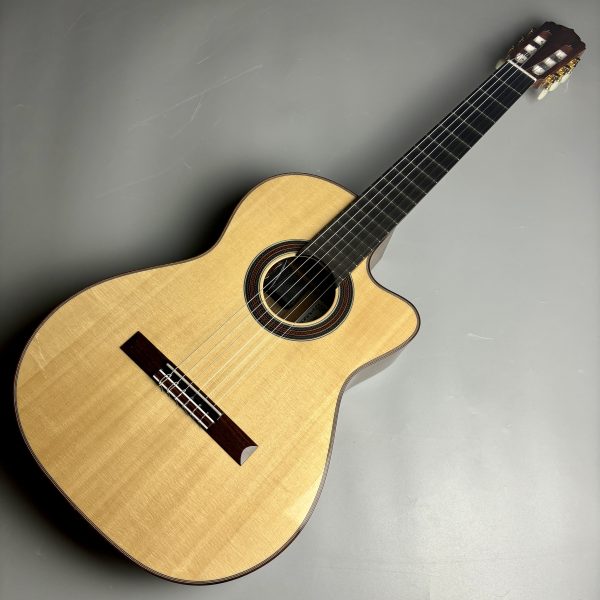 ASTURIAS ソロ クラシコ/S <br />
トップ材にジャーマンスプルースを採用したエレガット！アストリアスらしい歯切れ良い音色！<br />
税込販売価格￥205,700
