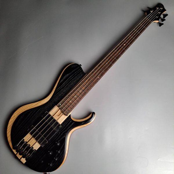 Ibanez BTB865SC WKL<br />
通常税込価格￥140,300→アウトレット特別価格￥104,800<br />
ネック裏に線が入っているため特価！