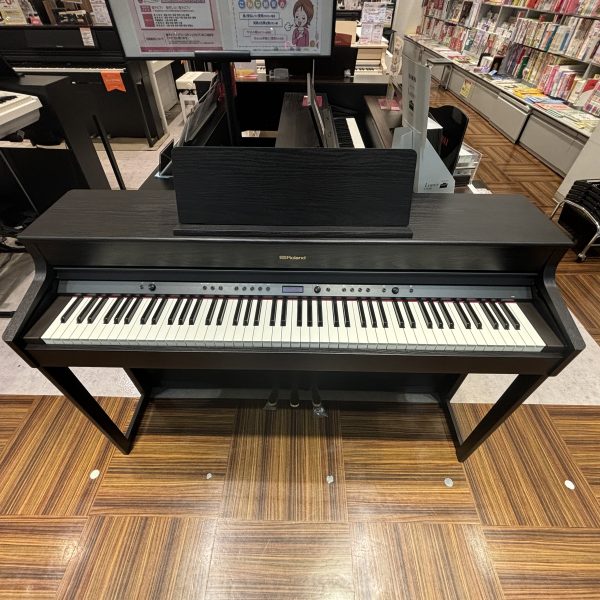 Roland・HP702DRS<br />
通常税込販売価格￥165,000→展示品特別価格￥148,000<br />
展示品限りの特価！！