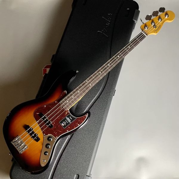 Fender American Professional II Jazz Bass RW【傷あり特価】<br />
通常税込販売価格￥306,900→アウトレット特別税込価格￥238,000<br />
現代のFenderの定番シリーズ、American Professionalのジャズベースが展示品特価！ボディバックに傷ありですが、大特価です！お見逃しなく！<br />
