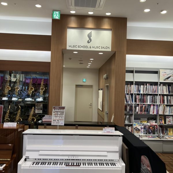 サロンのお部屋は、店舗の奥にございます。