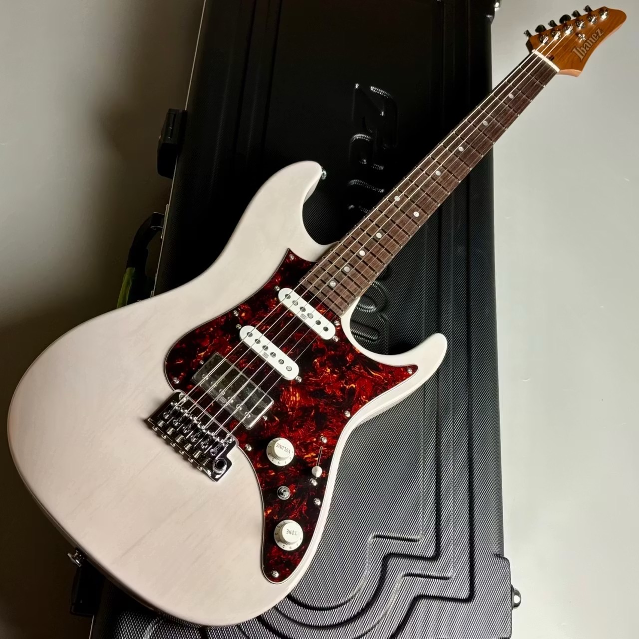 エレキギターAZ2204N Antique White Blonde【スポット生産モデル】