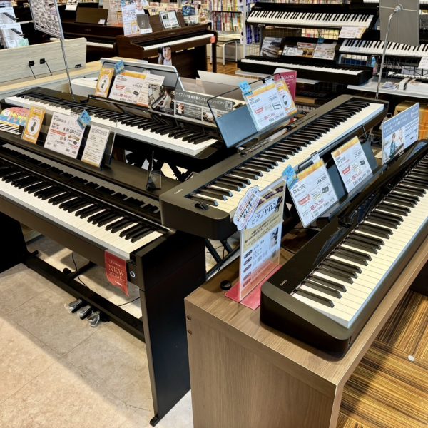 コンパクトな卓上ピアノも多数展示！