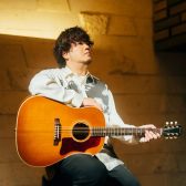 【朗報！】あのGibson・秦基博シグネチャーモデルJ-45入荷予定！