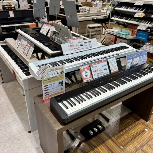 コンパクトな卓上ピアノも多数展示！