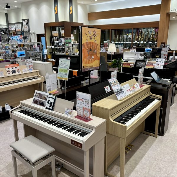 各メーカーの電子ピアノをお試しいただけます！メーカー、価格帯ともに充実のラインナップ！